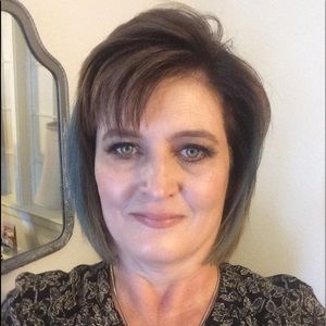 Meet your Posher, Laurie